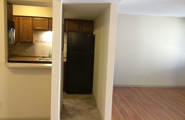 1 bed, 1 bath, 615 sqft, $800, Unit D10