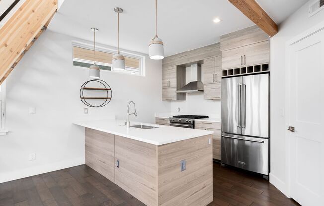 Chic 2BD, 2.5BA Sunnyside Townhome With Bonus Loft