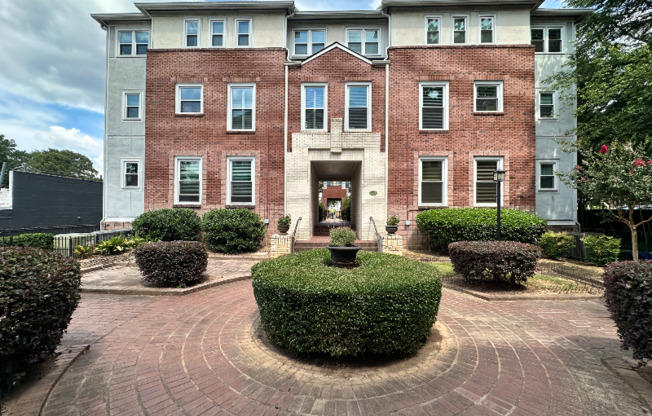 1170 N HIGHLAND AVE NE