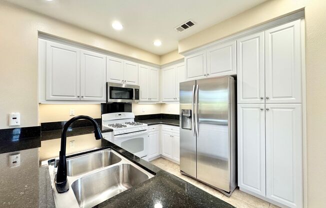 Beautiful 1Bd/1.5Ba Available In Irvine