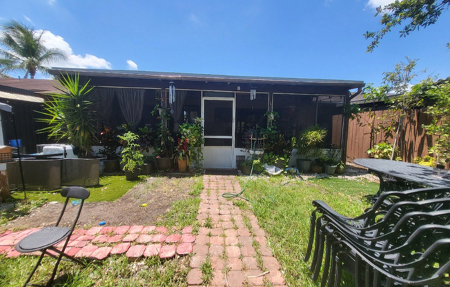 4704 SW 136 PL