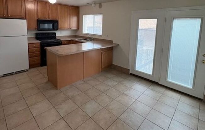 3 beds, 1.5 baths, 1,000 sqft, $1,800, Unit #19