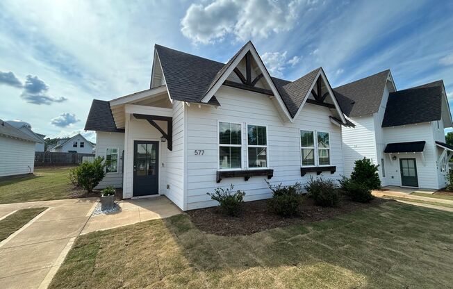 Cute and Fresh 3BR/2BA Cottage in Piper Glen