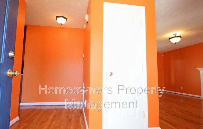 324 ROUNDTREE DR