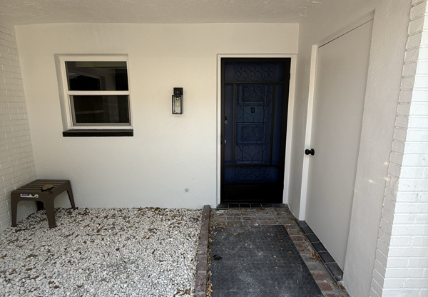 1811 E DR