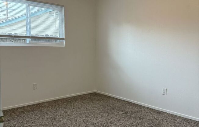 2 beds, 1 bath, $1,175, Unit 745 W Santa Fe Ave