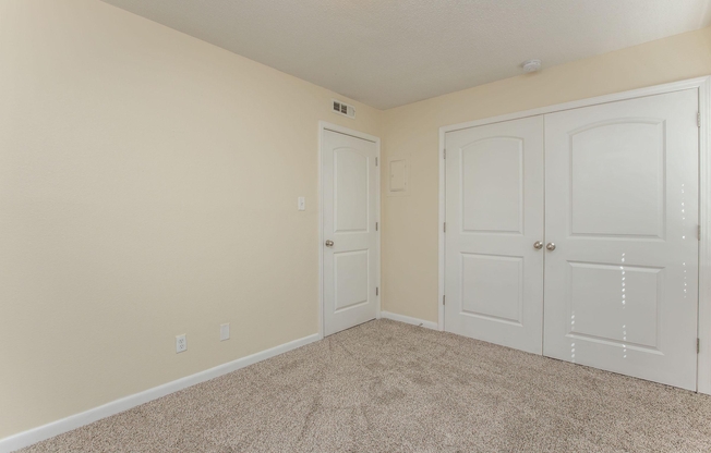 2 beds, 1 bath, 715 sqft, $918