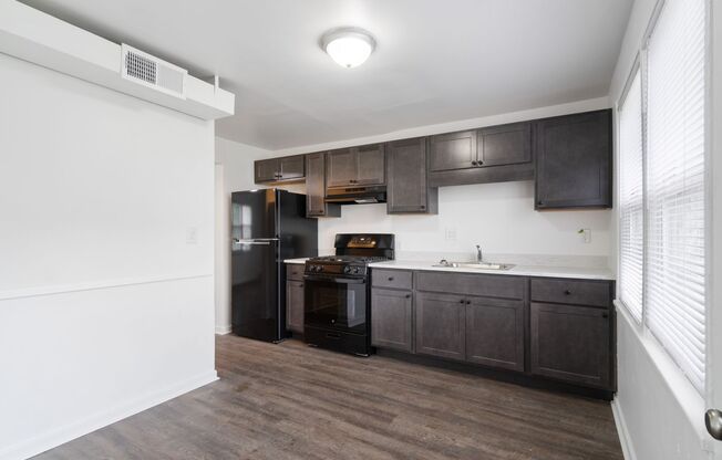 3 beds, 1 bath, $1,100, Unit MHH-09A