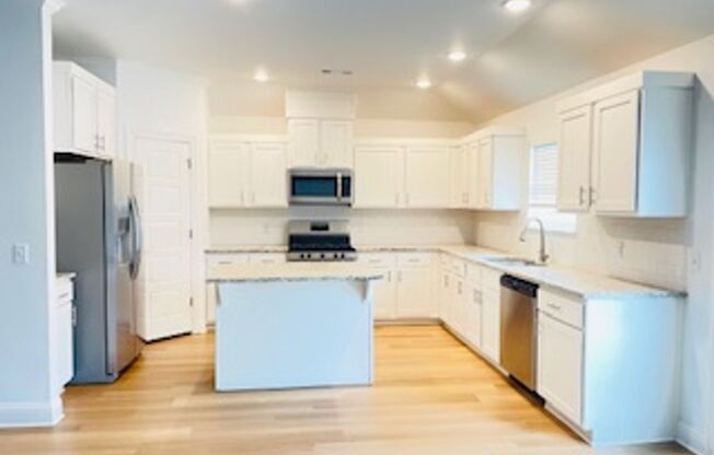 Beautiful 3 Bedroom 2 Bathroom Home