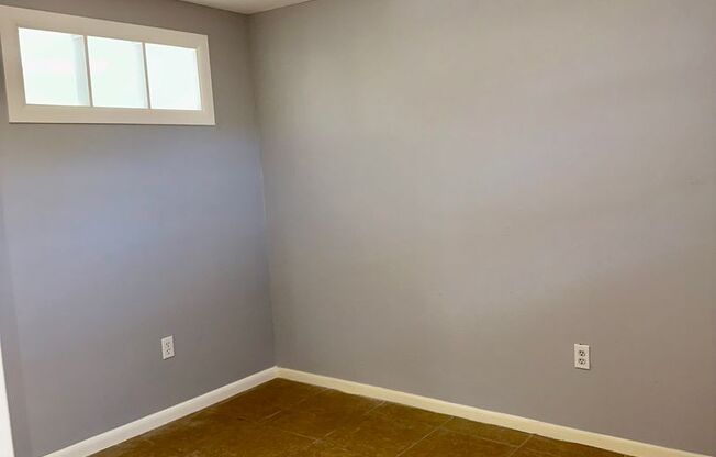 Studio, 1 bath, 400 sqft, $900, Unit #B