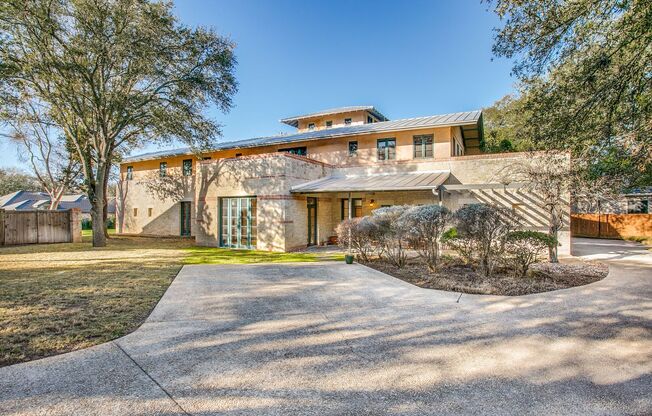 LUXURY 4-BEDROOM IN ALAMO HEIGHTS