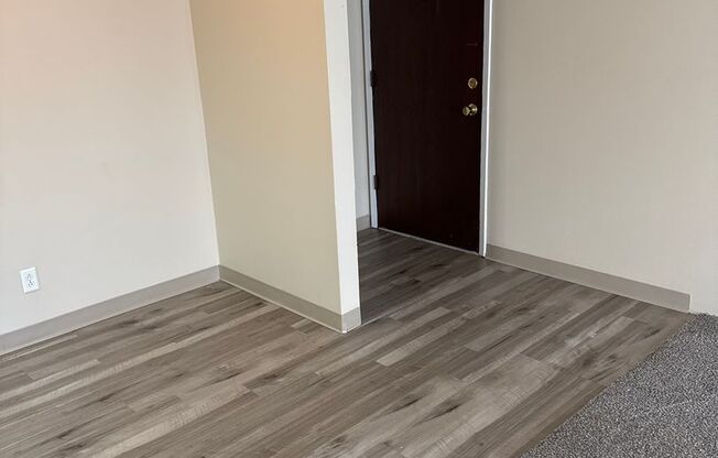 2 beds, 1 bath, 800 sqft, $960, Unit 400-16