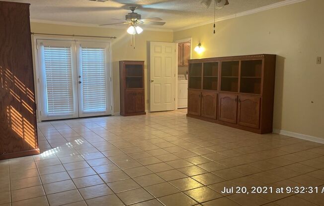 3 beds, 2.5 baths, $1,300