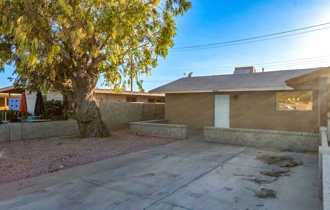 Stylishly Remodeled 2B/1BA in Prime Phoenix Location