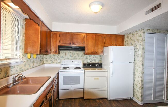 2 bedroom, 2.5 bath townhouse-style condo located across from NC State's Centennial Campus