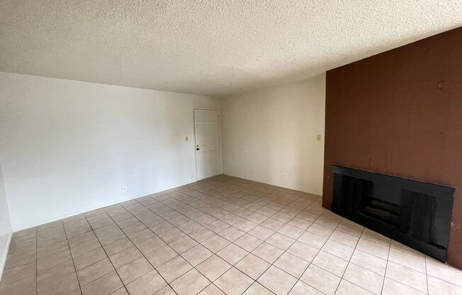 2 beds, 1 bath, 825 sqft, $1,250, Unit #9