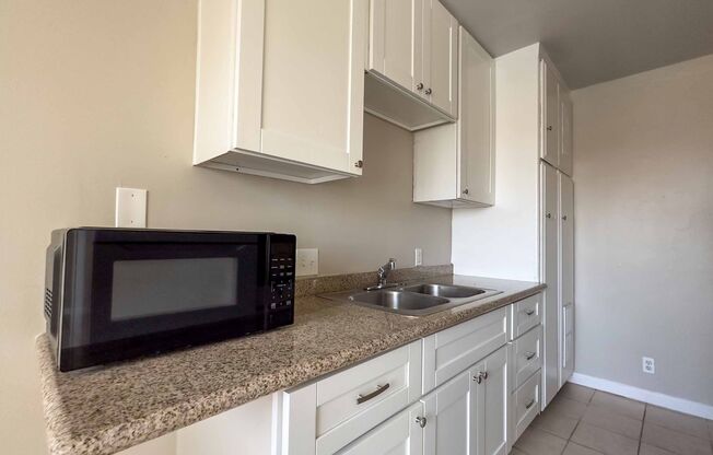 1 bed, 1 bath, $1,799, Unit 18