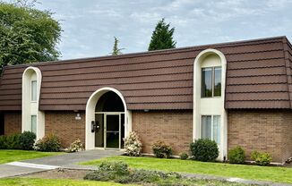 1 Bed / 1 Bath Houghton condo in Kirkland $1,795/month