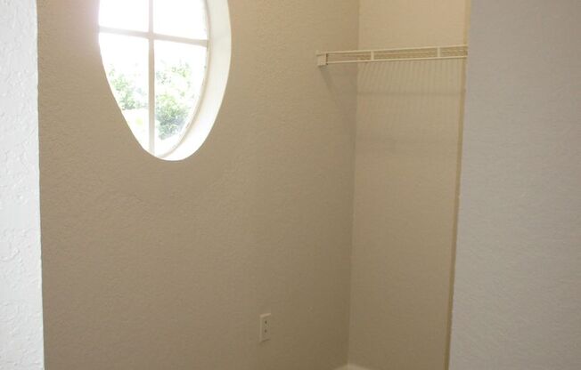 Beautiful condo on second floor in the Fountains at Metro West!