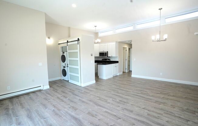 2 beds, 1 bath, 1,050 sqft, $2,900, Unit 81-5
