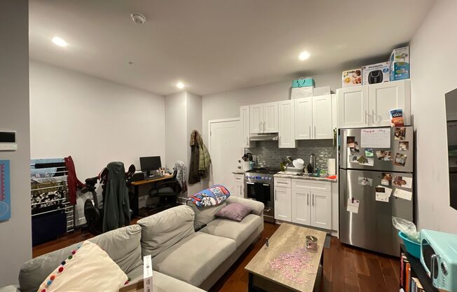 1 bed, 1 bath, $1,350, Unit Apt 19