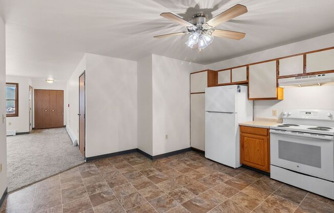2 beds, 1 bath, 900 sqft, $1,045, Unit 2950