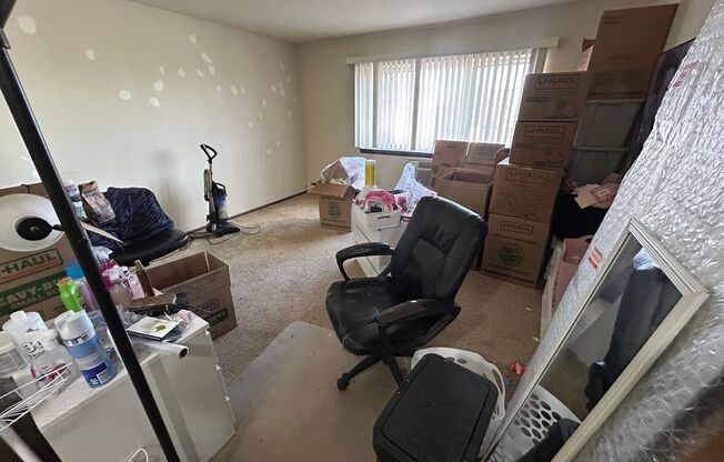 2 beds, 1 bath, $1,295, Unit 103