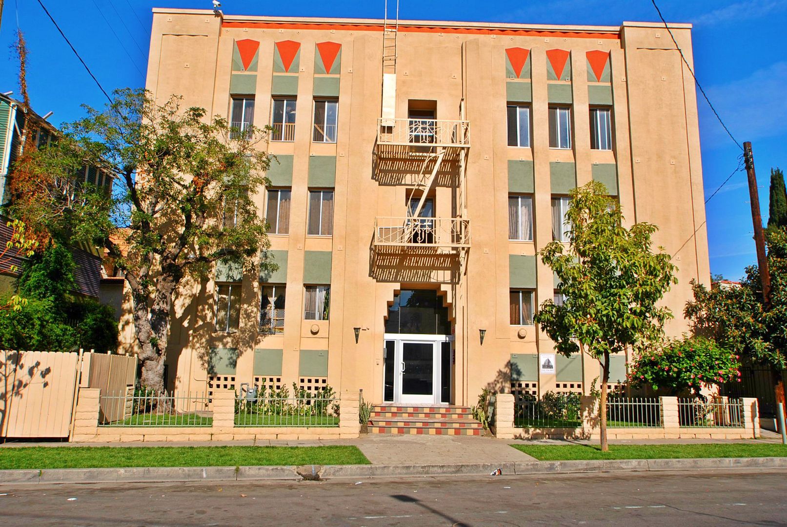 CCD - Country Club Dr. Apts.