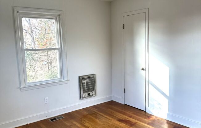 3 beds, 1 bath, $1,600