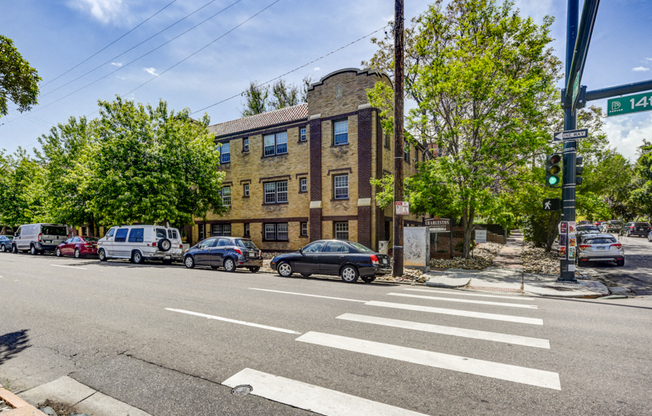 Studio, 1 bath, $1,175