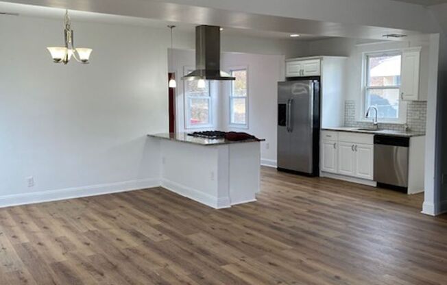 Gorgeous Parkville 3bd/3ba with 4th bd in Fin Bsmt. CAC! W/D! More! Available 5/15