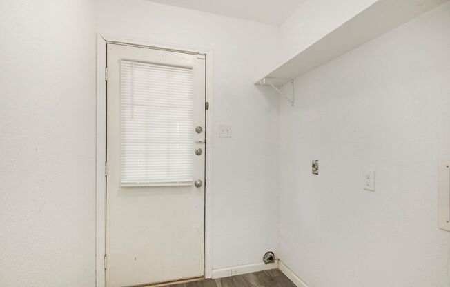 2 beds, 1 bath, $1,400