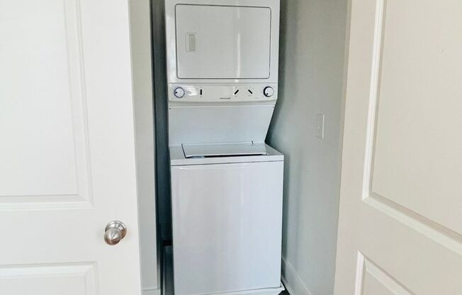 Studio, 1 bath, 700 sqft, $1,545, Unit 204