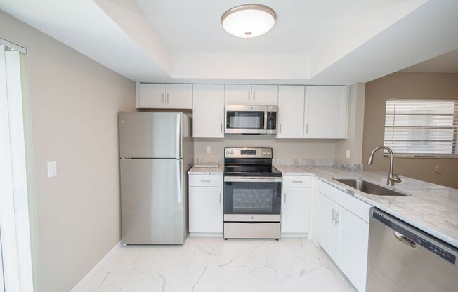 2 beds, 1 bath, $1,595