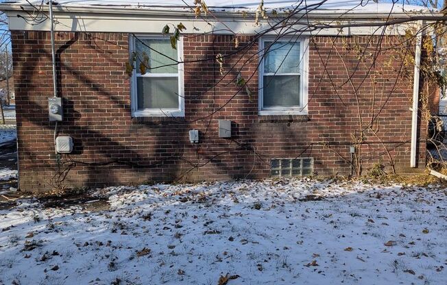 3 beds, 1 bath, $1,225