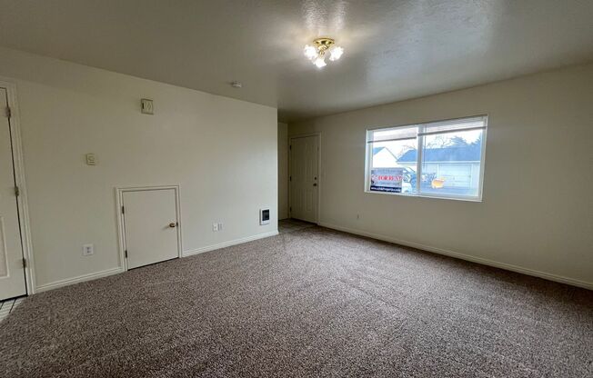 2 beds, 1 bath, $1,050, Unit 210 W Chubbuck # 12