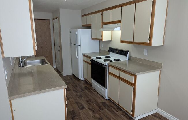 2 beds, 2 baths, 950 sqft, $1,350, Unit 24