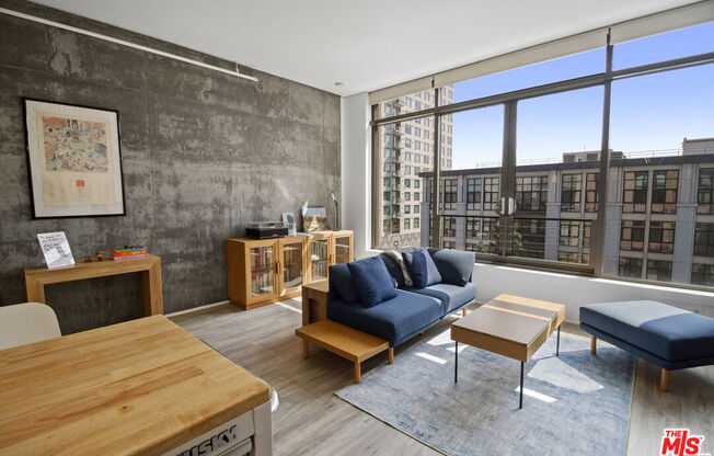 1 bed, 1 bath, 930 sqft, $3,000, Unit 813