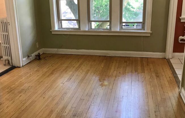 Studio, 1 bath, $825, Unit 32