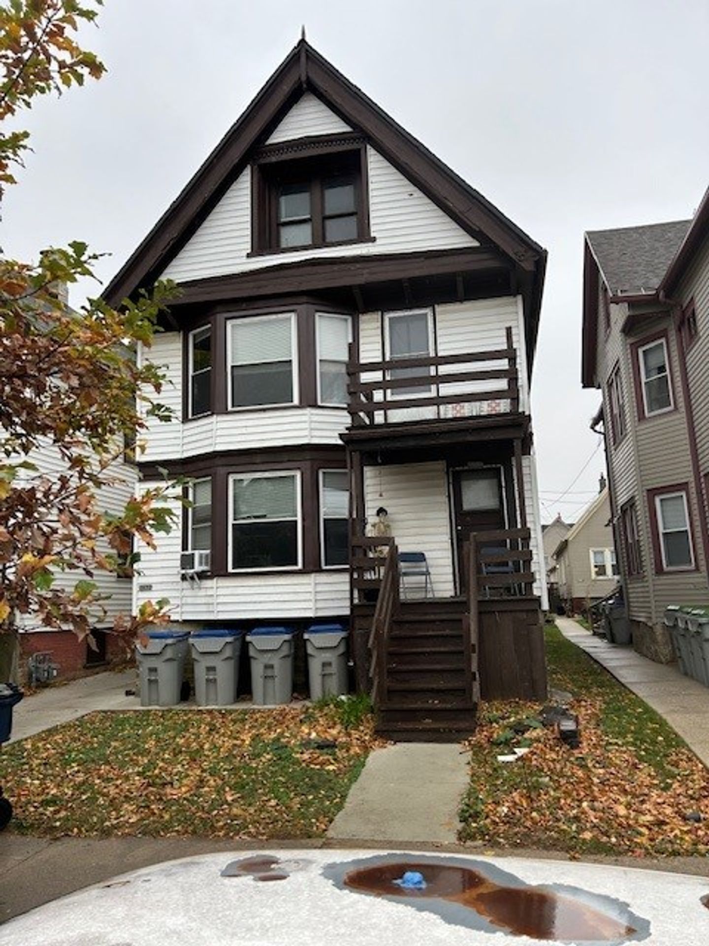 Charming 2-Bedroom Gem in the Heart of Milwaukee’s East Side