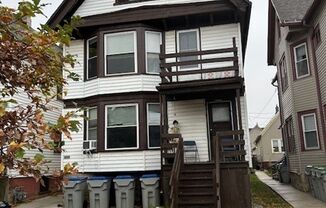 Charming 2-Bedroom Gem in the Heart of Milwaukee’s East Side + Rest of September Free