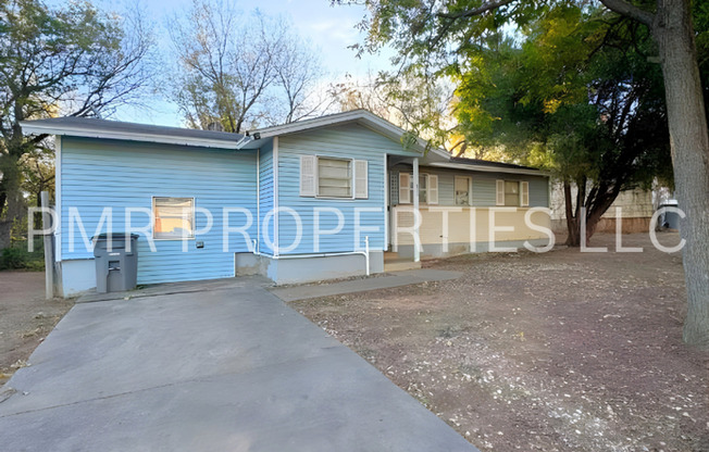 4 Bedrooms - 1.5 Bathroom House