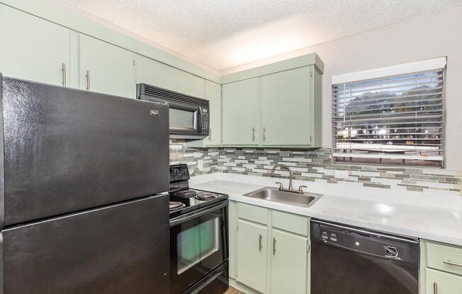 Studio, 1 bath, 445 sqft, $850
