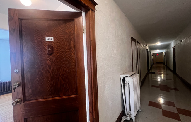 Studio, 1 bath, 450 sqft, $945, Unit 414