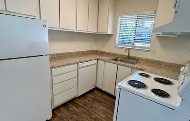 1 bed, 1 bath, 700 sqft, $1,575, Unit 14