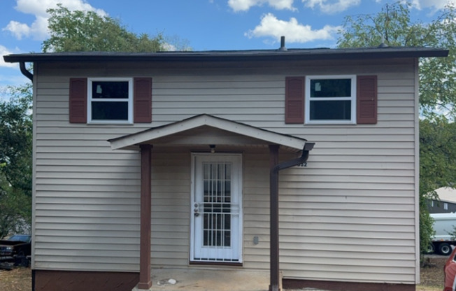 3 beds, 1 bath, $1,350