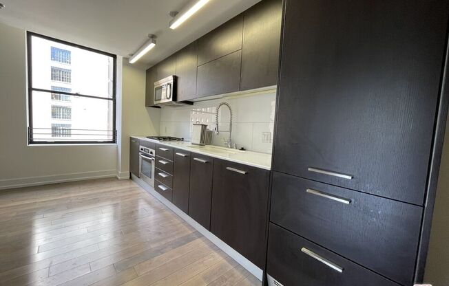 1 bed, 1 bath, 805 sqft, $2,866, Unit 907