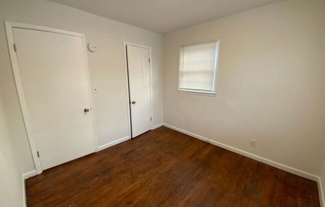 3 beds, 1 bath, $900