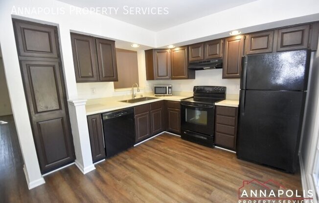 2110 COMMISSARY CIR
