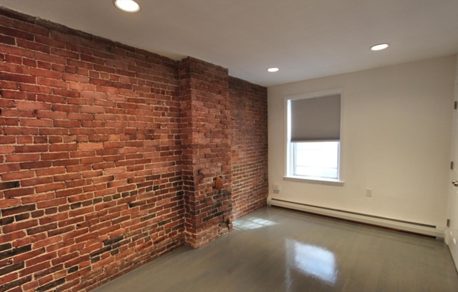 2 beds, 1 bath, 800 sqft, $4,500, Unit 9